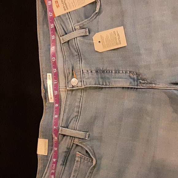 Levi's Women's Denim Mid Length Shorts Size 20W - Picture 3 of 10